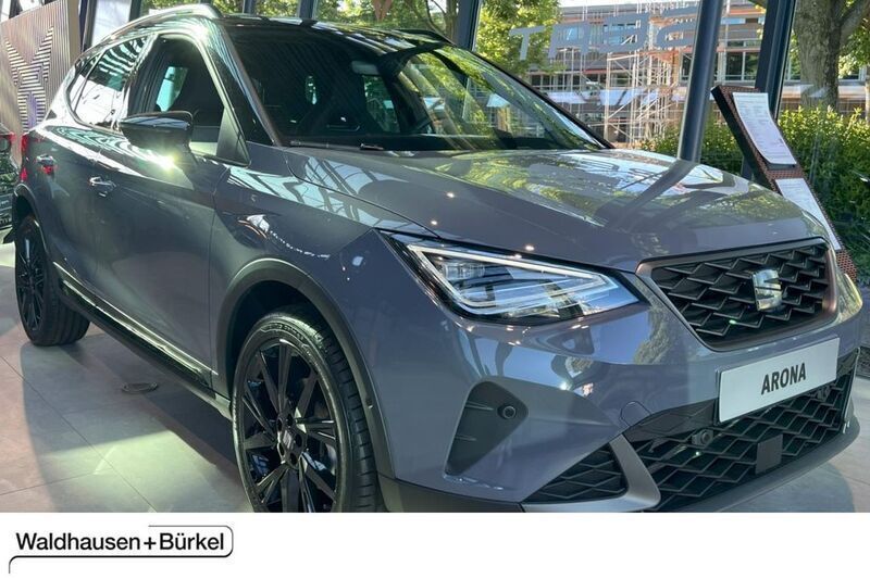 Grau Neu 2025 Seat Arona FR SUV | 29.799 € (Teuer) - Bild 1/4