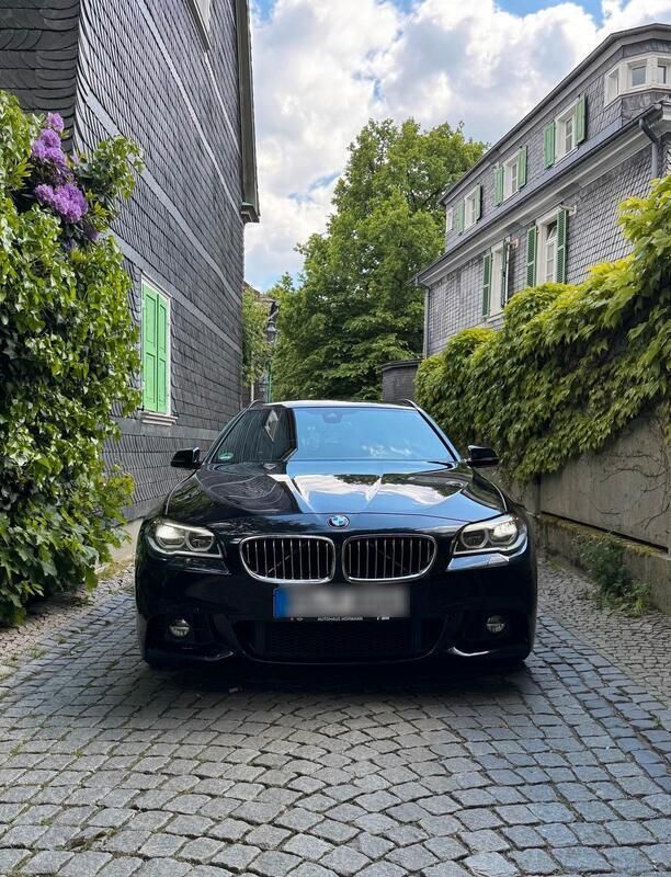 Blau Gebraucht 2016 BMW 520 M Sport Kombi | 20.000 € (Teuer) - Bild 1/4
