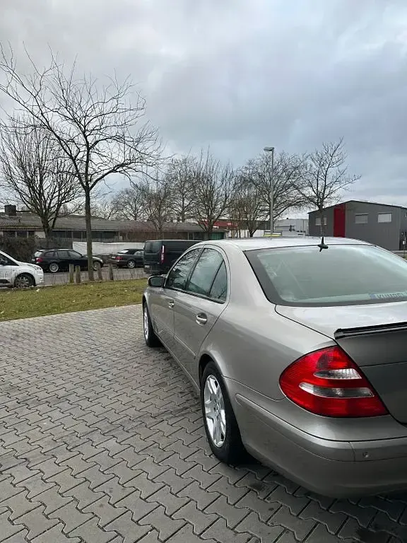 Gebraucht Mercedes E200 Classic 163 PS (119 kW) 2004 Silber Limousine