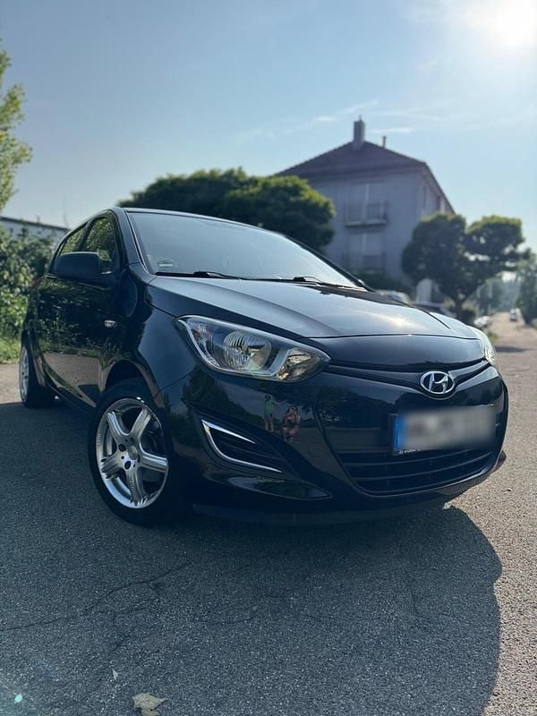 Schwarz Gebraucht 2014 Hyundai i20 Kleinwagen | 4.600 € (Guter Preis) - Bild 1/4