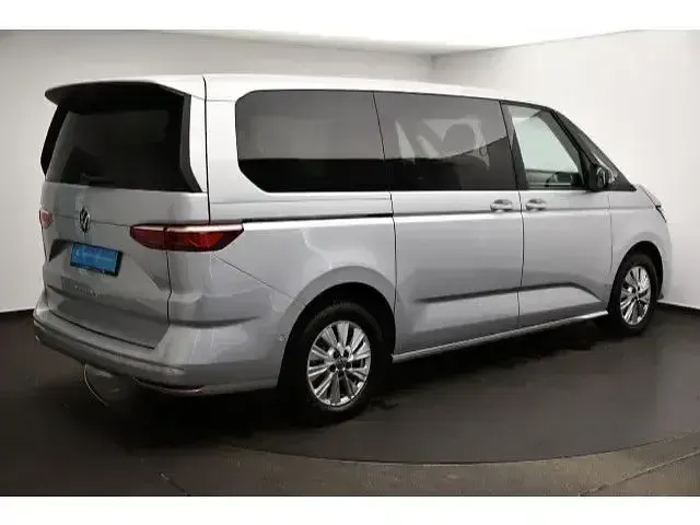 Käytetty VW Multivan Life 150 HP (110 kW) 2024 Andere Tila-auto
