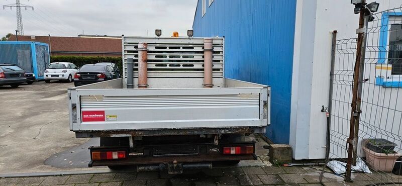 Usado Ford Transit 86 HP (63 kW) 2007 Branco Monovolume