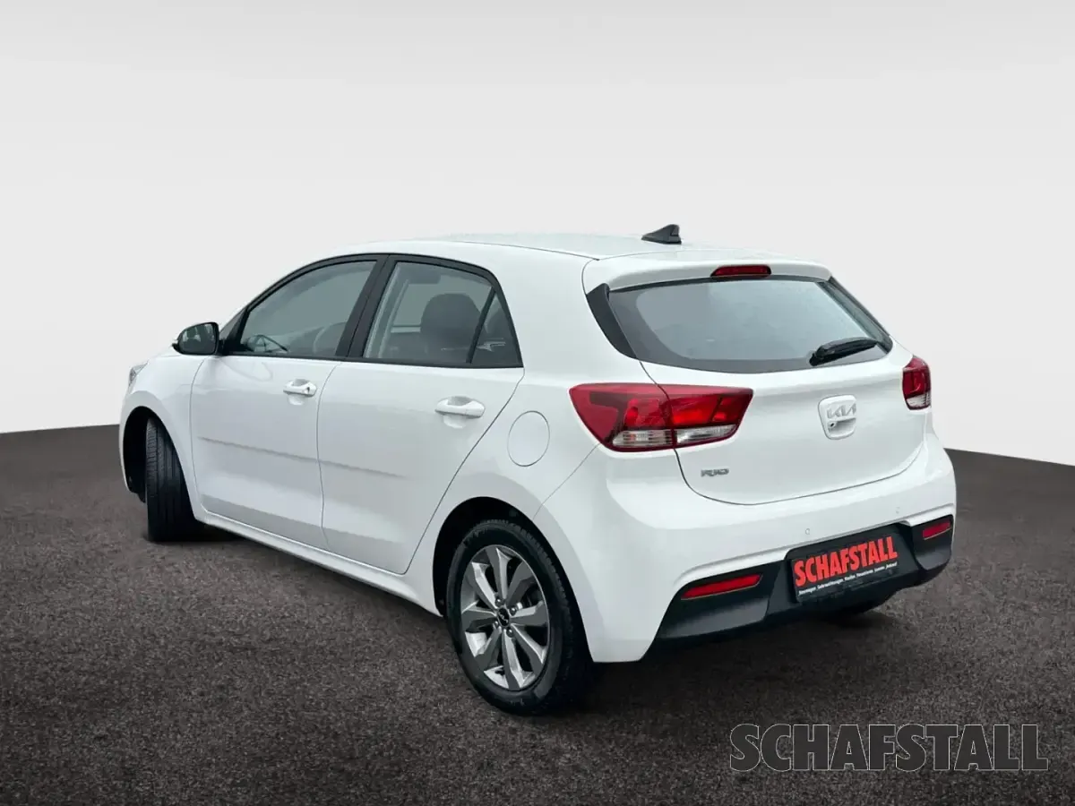 Gebraucht Kia Rio Vision 84 PS (61 kW) 2023 Weiss (clear white) Limousine