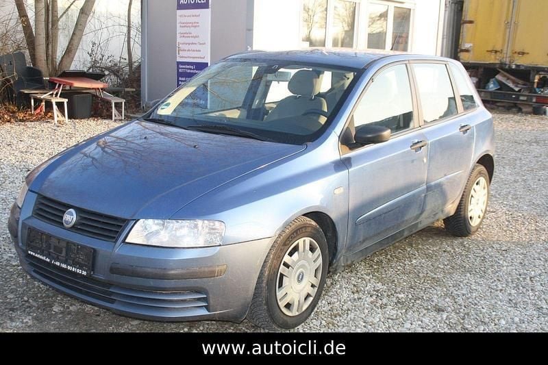 Blau Gebraucht 2004 Fiat Stilo Limousine | 250 € (Superpreis) - Bild 1/4