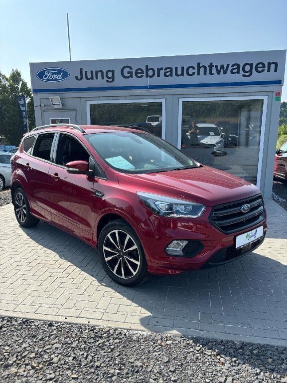 Rubyrot (metallic) Gebraucht 2018 Ford Kuga ST-Line SUV | 15.990 € (Fairer Preis) - Bild 1/4