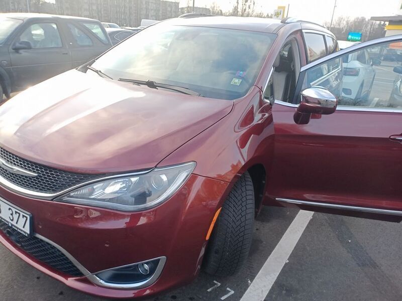 Rot Gebraucht 2017 Chrysler Pacifica SUV | 15.000 € (Fairer Preis) - Bild 1/4