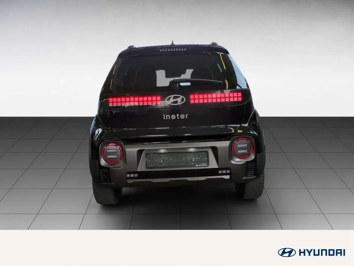 Gebraucht Hyundai Inster 85 kW (116 PS) 2025 Abyss black / mic Kleinwagen