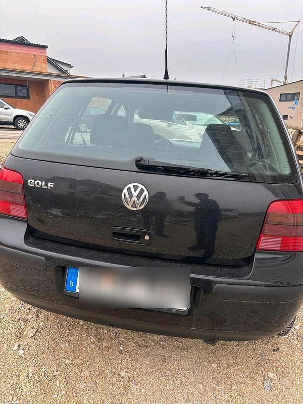 Schwarz Gebraucht 2002 VW Golf Limousine | 1.500 € (Guter Preis) - Bild 1/4