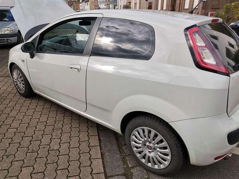 Gebraucht Fiat Punto Dynamic 77 PS (56 kW) 2010 Weiss Kleinwagen
