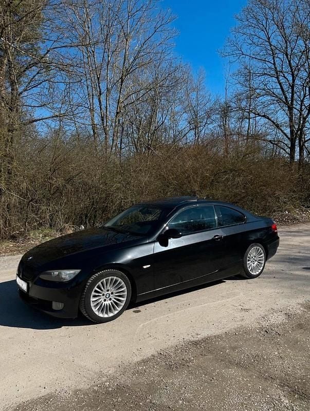 Gebraucht BMW 330 245 PS (180 kW) 2010 Schwarz Coupé
