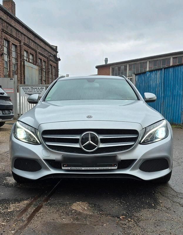 Grau Gebraucht 2018 Mercedes C220 Kombi | 17.700 € (Fairer Preis) - Bild 1/4