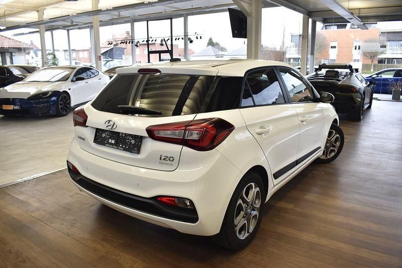 Gebraucht Hyundai i20 120 PS (88 kW) 2019 Weiß Kleinwagen