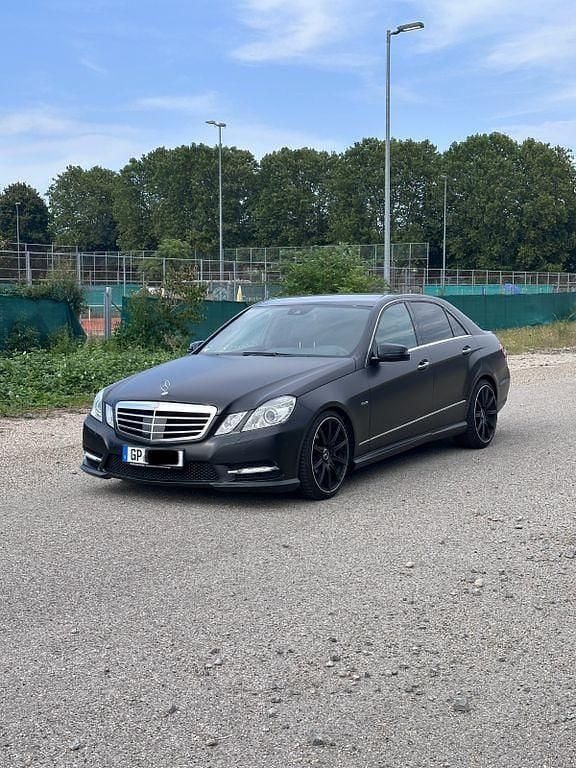 Schwarz Gebraucht 2012 Mercedes E350 AMG Limousine | 10.900 € (Superpreis) - Bild 1/4