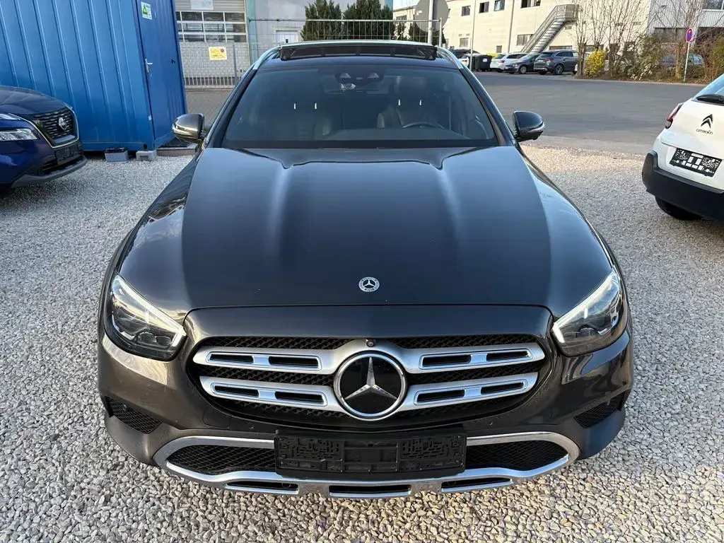 Gebraucht Mercedes E220 200 PS (147 kW) 2023 Grau Limousine