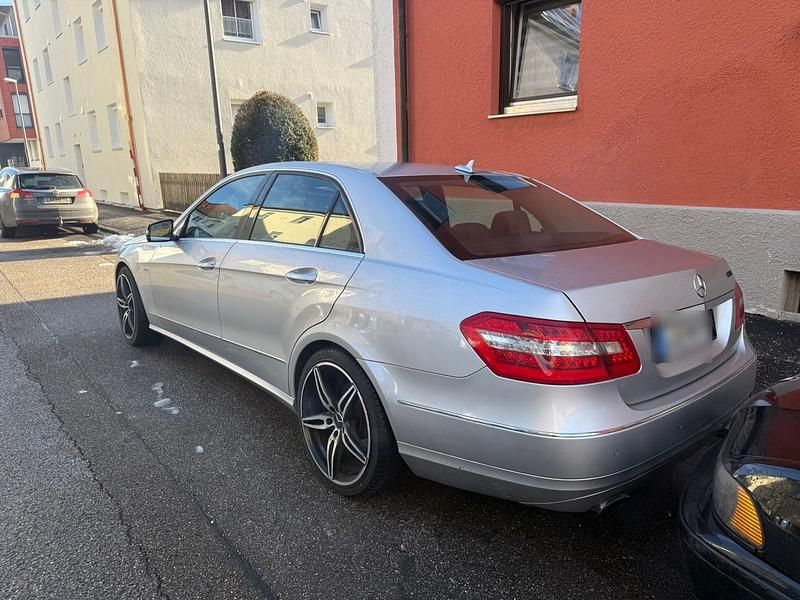 Usata Mercedes E350 231 CV (169 kW) 2009 Argento Berlina