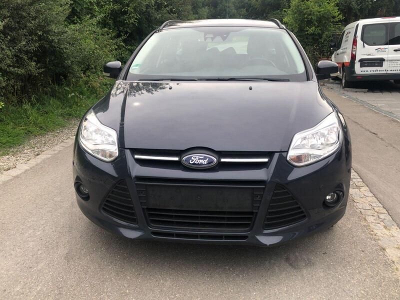 Grau Gebraucht 2013 Ford Focus Champions Edition Kombi | 5.700 € (Fairer Preis) - Bild 1/4