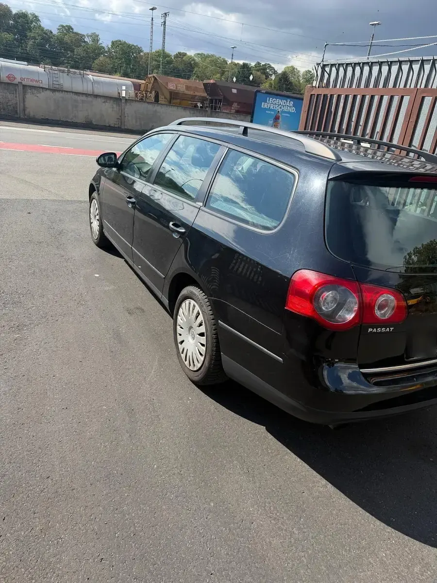 Gebraucht VW Passat 122 PS (89 kW) 2010 Schwarz Kombi