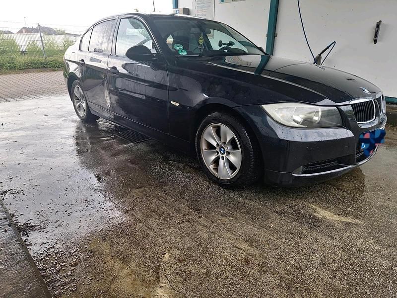 Gebraucht BMW 318 129 PS (94 kW) 2007 Schwarz Limousine