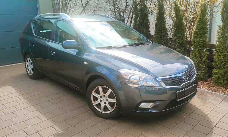 Gebraucht Kia Ceed Sportswagon 90 PS (66 kW) 2011 Rot Kombi