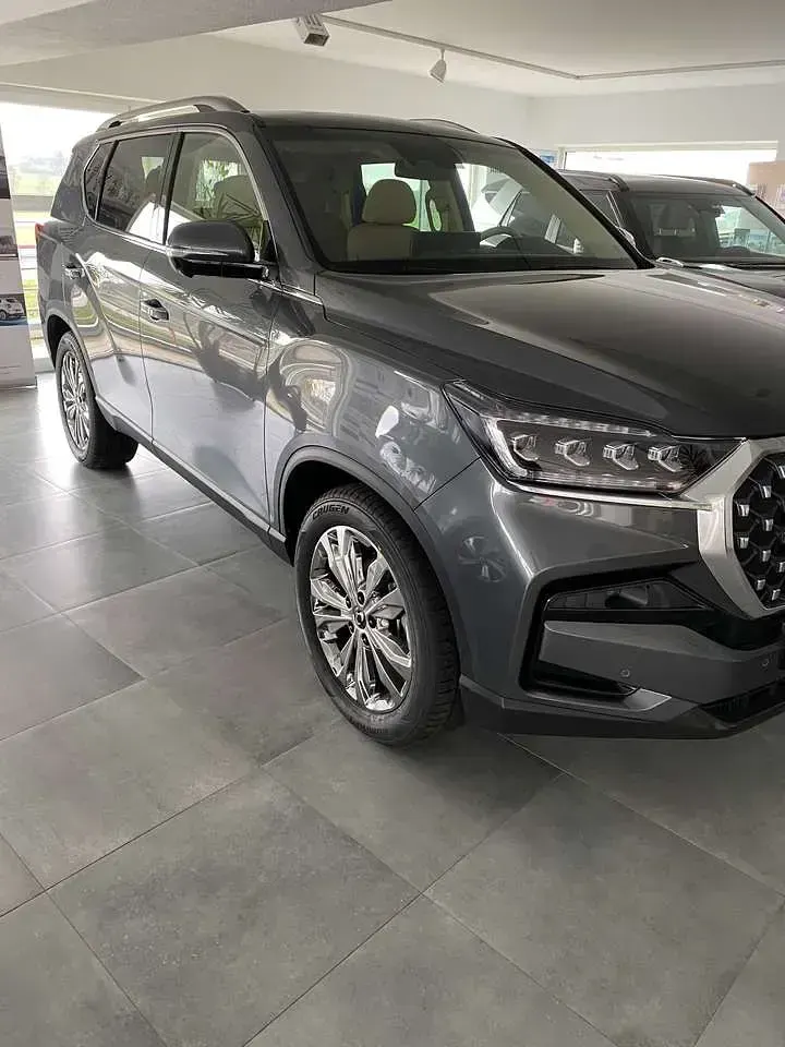 Gebraucht SsangYong Rexton Sapphire 203 PS (149 kW) 2024 Marble grey met. acm SUV