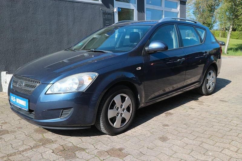 Second-hand Kia Ceed 109 CP (80 kW) 2009 Albastru Hatchback
