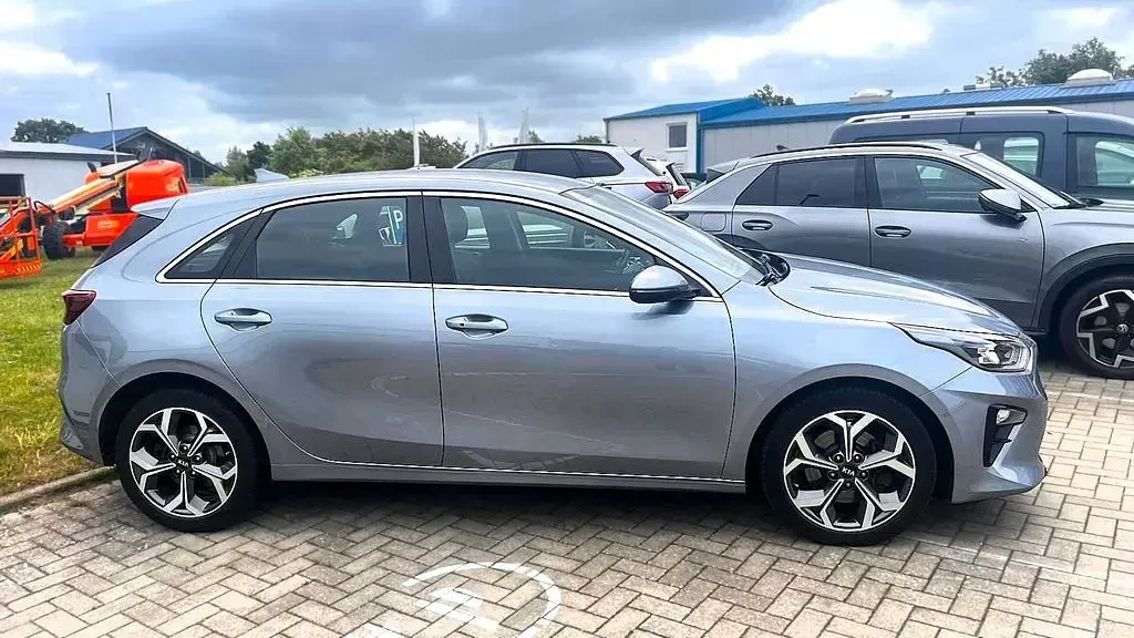 Gebraucht Kia Ceed 160 PS (117 kW) 2021 Silber Kleinwagen