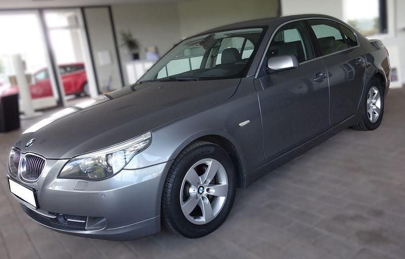Grau Gebraucht 2007 BMW 523 Advantage Limousine | 9.500 € (Teuer) - Bild 1/4