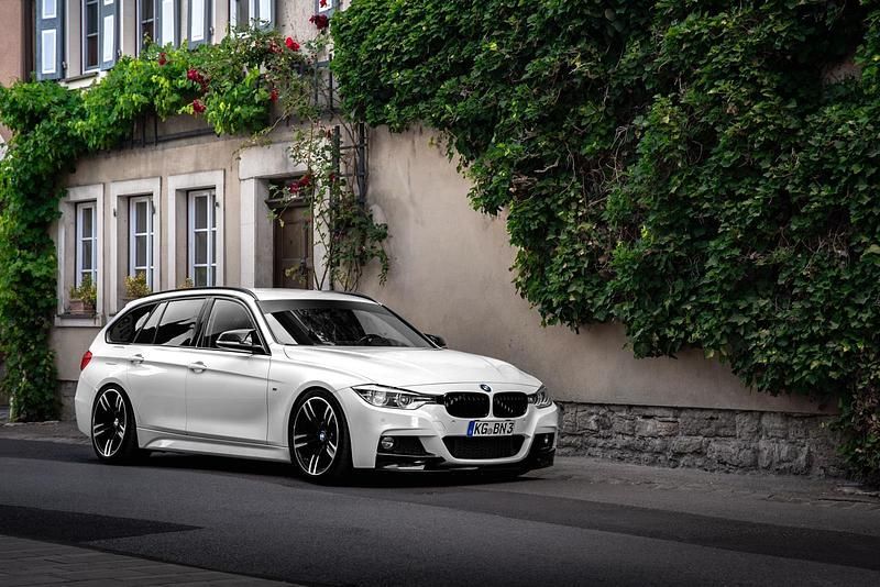 Weiß Gebraucht 2016 BMW 320 M Performance Kombi | 19.000 € (Teuer) - Bild 1/4