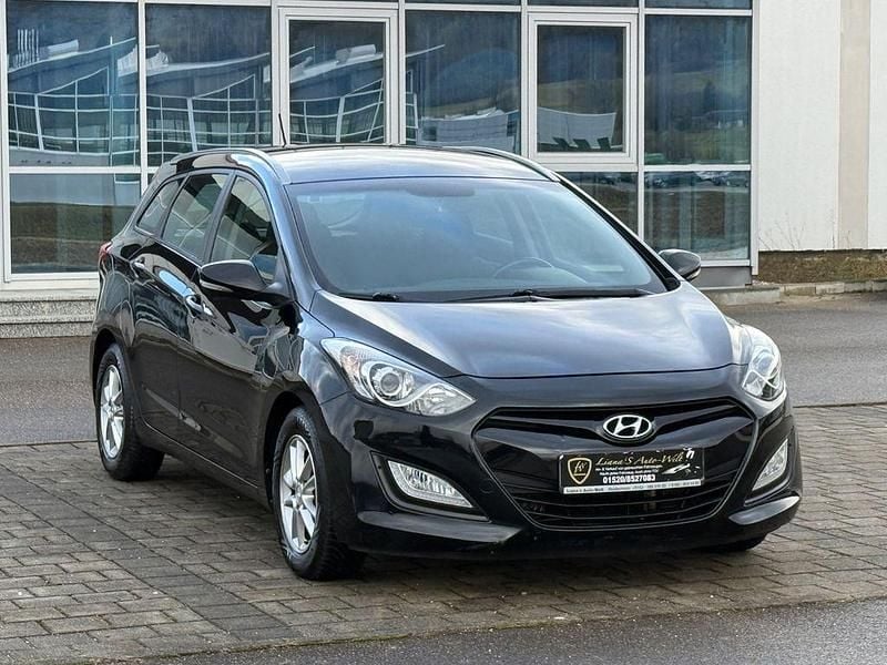 Gebraucht Hyundai i30 Trend 110 PS (80 kW) 2013 Schwarz Kombi