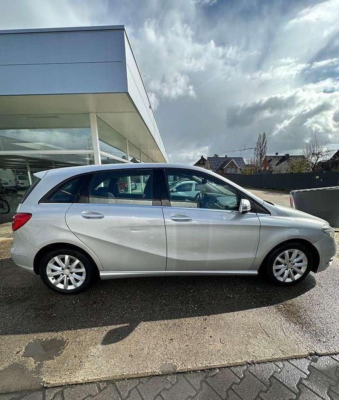 Gebraucht Mercedes B180 109 PS (80 kW) 2013 Van / Kleinbus