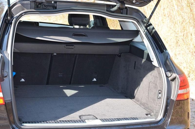 Gebraucht Mercedes C180 156 PS (114 kW) 2018 Schwarz Limousine