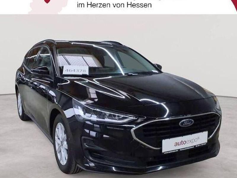 Schwarz Gebraucht 2022 Ford Focus Cool & Connect Limousine | 14.489 € (Superpreis) - Bild 1/4