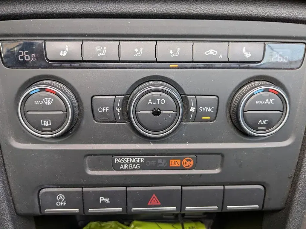 Second-hand VW Beetle Design 105 CP (77 kW) 2015 Negru Hatchback