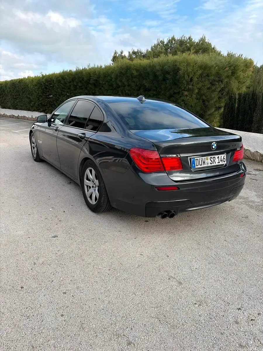 Gebraucht BMW 730 M Sport 245 PS (180 kW) 2010 Grau Limousine