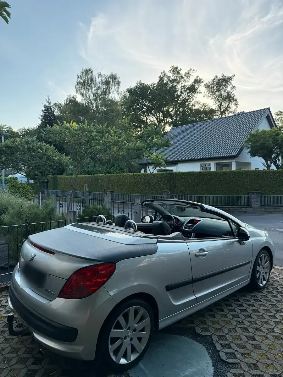 Gebraucht Peugeot 207 CC 119 PS (87 kW) 2007 Silber Cabrio