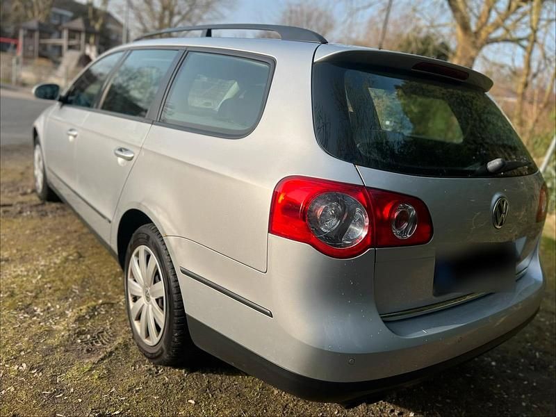 Gebraucht VW Passat 140 PS (102 kW) 2009 Silber Kombi