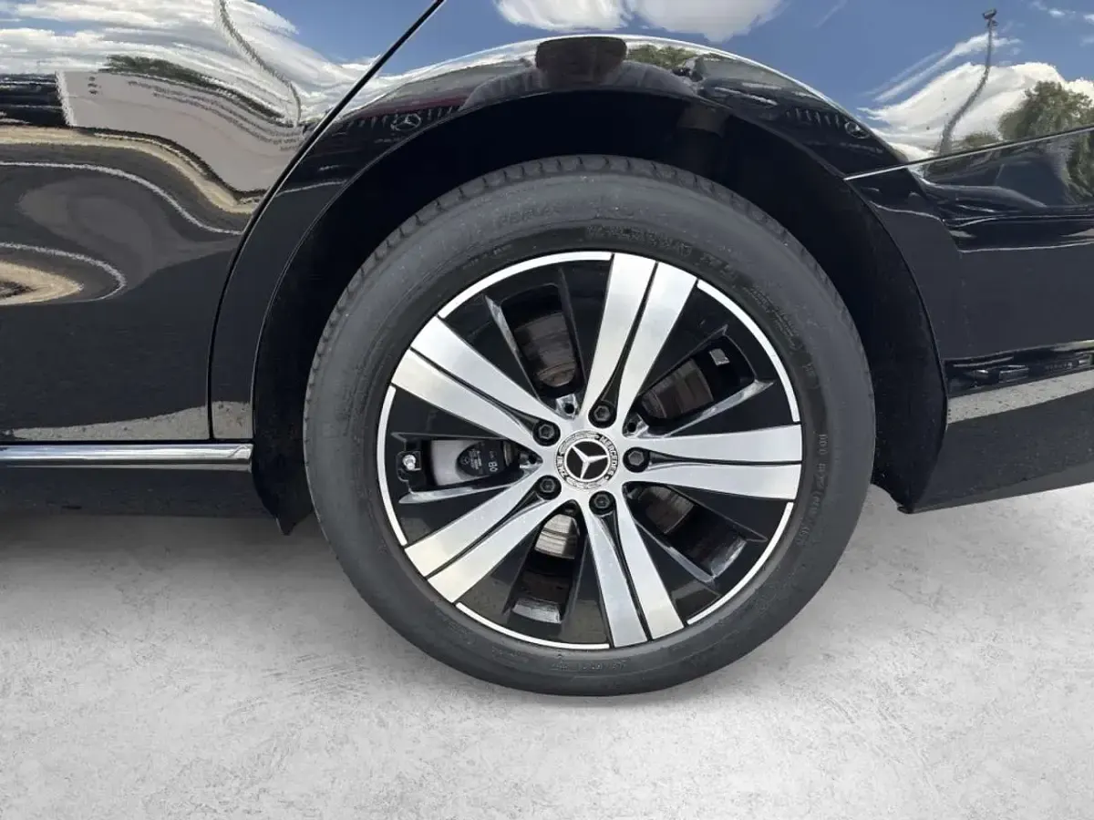 Gebraucht Mercedes C300e Avantgarde 313 PS (230 kW) 2023 Schwarz Kombi