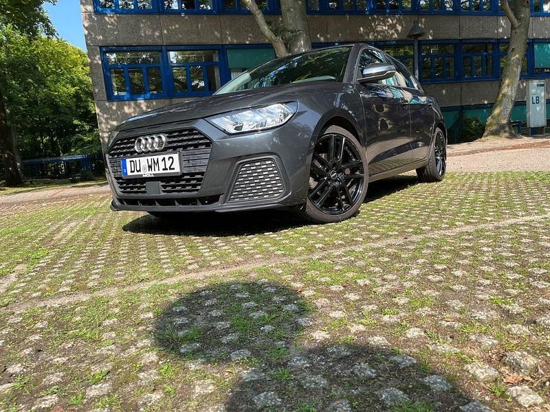 Grau Gebraucht 2019 Audi A1 Sportback Kleinwagen | 15.990 € (Fairer Preis) - Bild 1/4