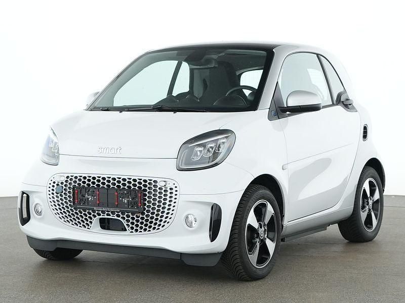 Weiß Gebraucht 2024 Smart ForTwo Electric Drive Passion Coupé | 17.350 € (Teuer) - Bild 1/4