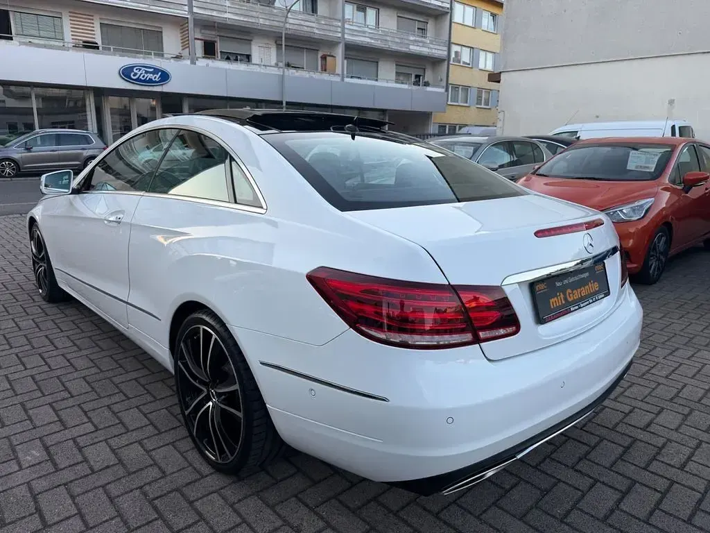 Gebraucht Mercedes E200 184 PS (135 kW) 2014 Weiß Coupé