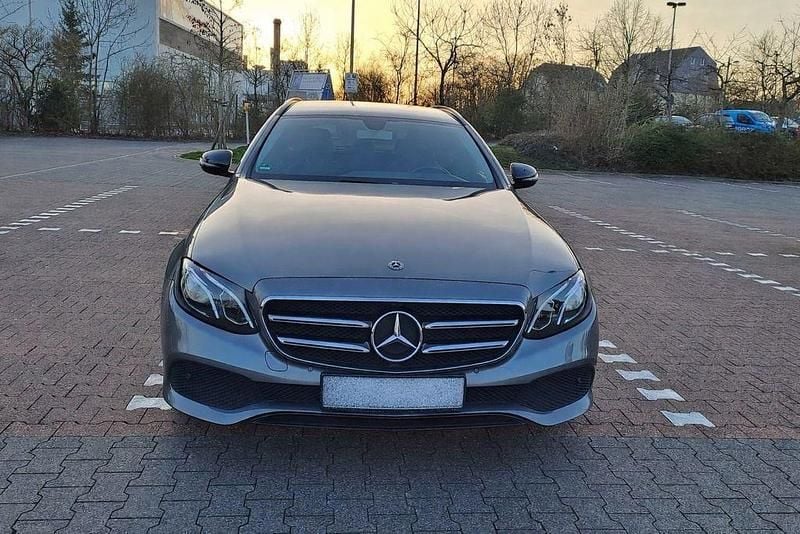 Gebraucht Mercedes E220 Avantgarde 194 PS (142 kW) 2018 Grau Limousine