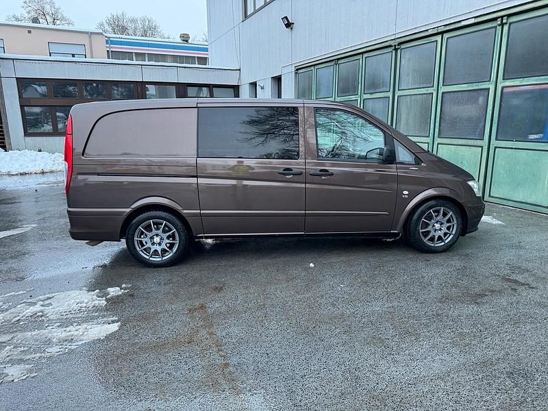 Gebraucht Mercedes Viano Edition 224 PS (164 kW) 2011 Braun Van / Kleinbus