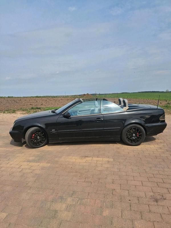 Gebraucht Mercedes CLK230 193 PS (141 kW) 2000 Schwarz Cabrio