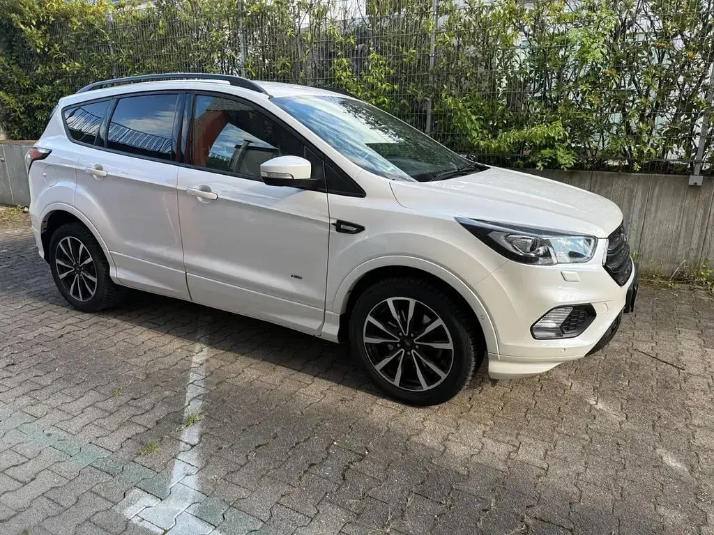 Gebraucht Ford Kuga ST-Line 182 PS (133 kW) 2018 Schwarz SUV
