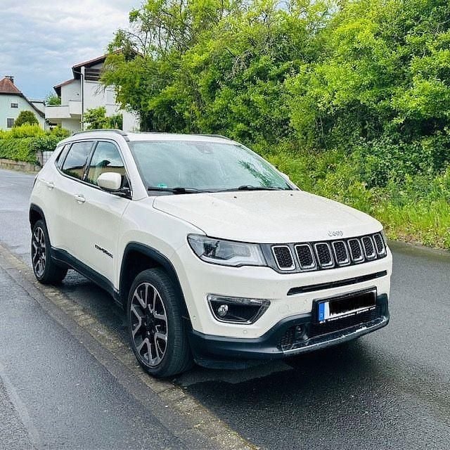 Weiß Gebraucht 2020 Jeep Compass Limited SUV | 26.900 € - Bild 1/4