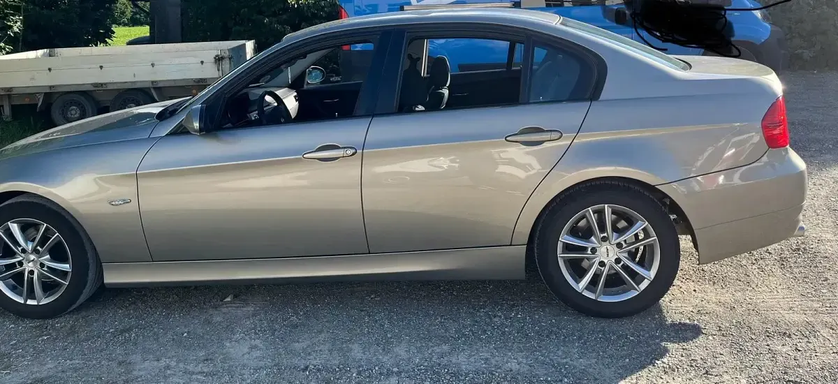 Gebraucht BMW 318 129 PS (94 kW) 2007 Gold Limousine