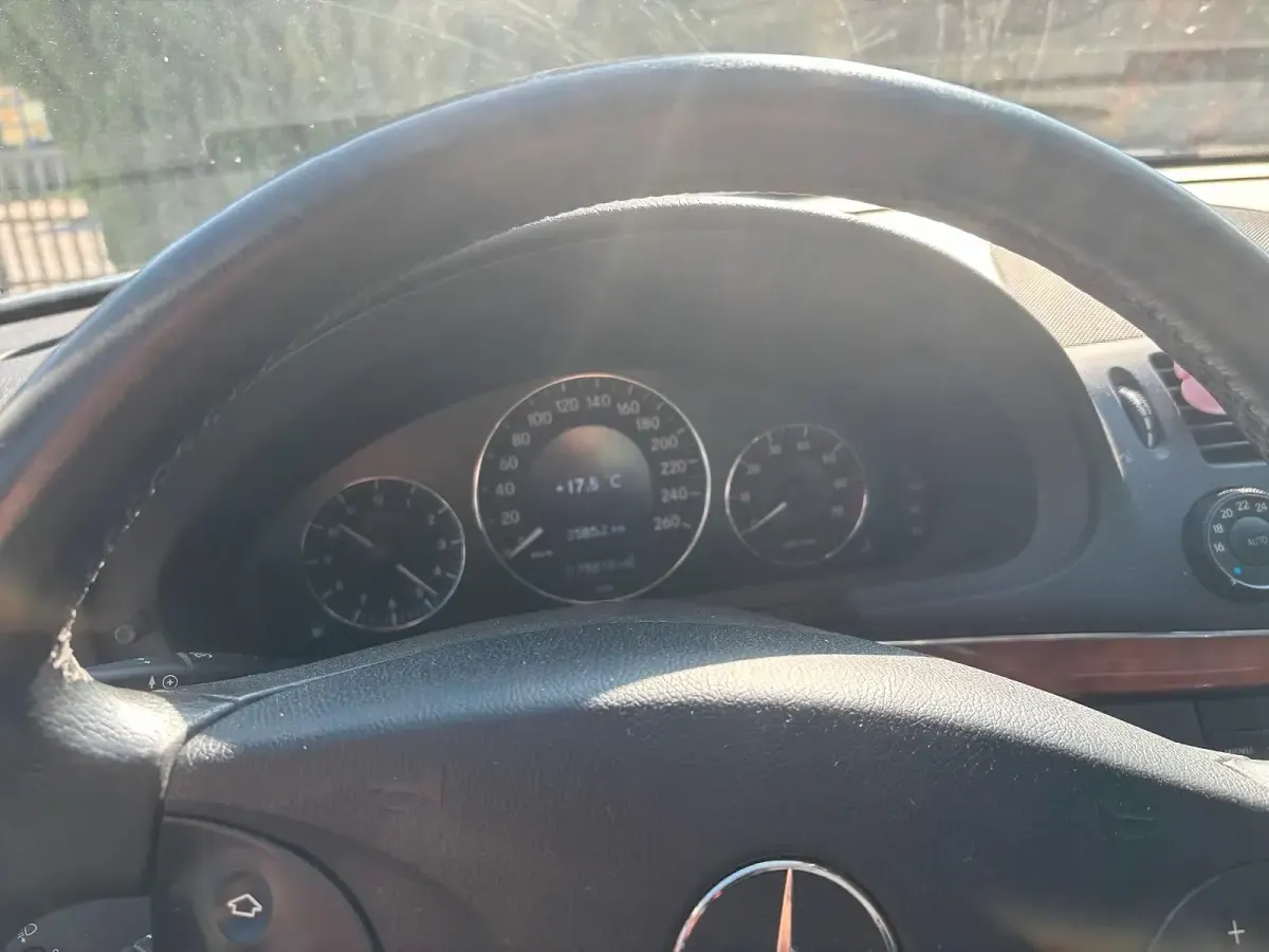 Occasion Mercedes E240 Elegance 180 ch (132 kW) 2004 Argent Berline