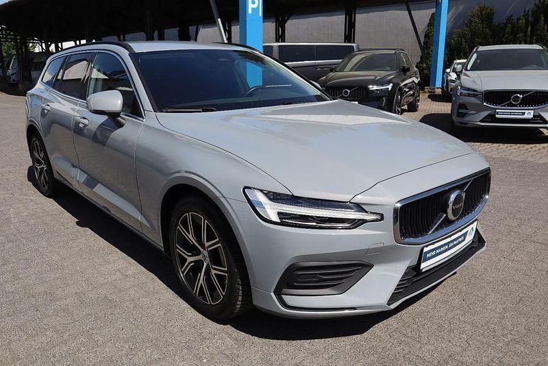 Używany Volvo V60 Core 197 KM (144 kW) 2024 Szary Kombi