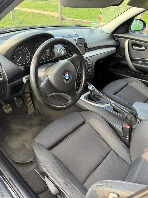 Second-hand BMW 116 122 CP (89 kW) 2007 Negru Hatchback