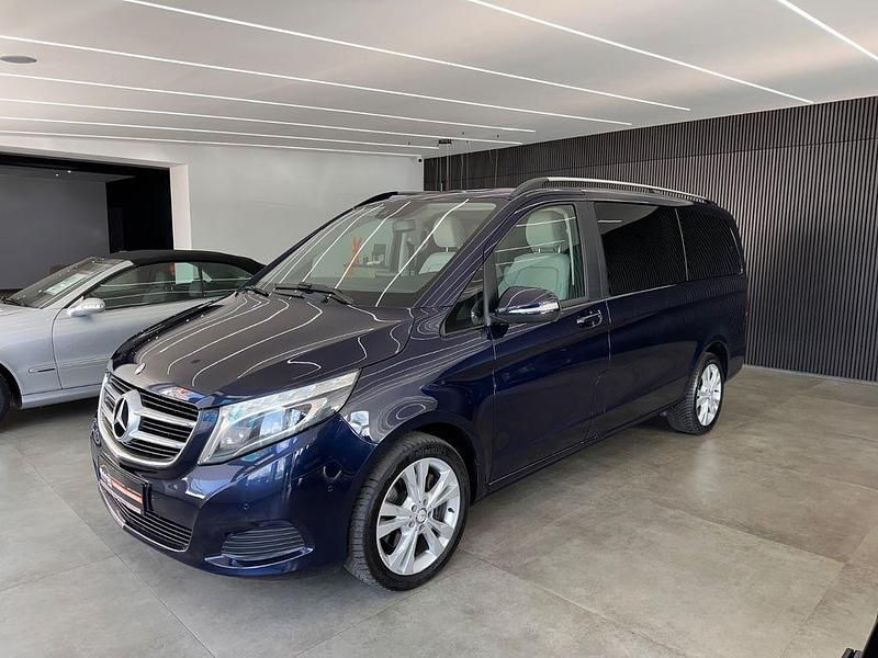Gebraucht Mercedes V250 Edition 190 PS (139 kW) 2016 Blau Van / Kleinbus